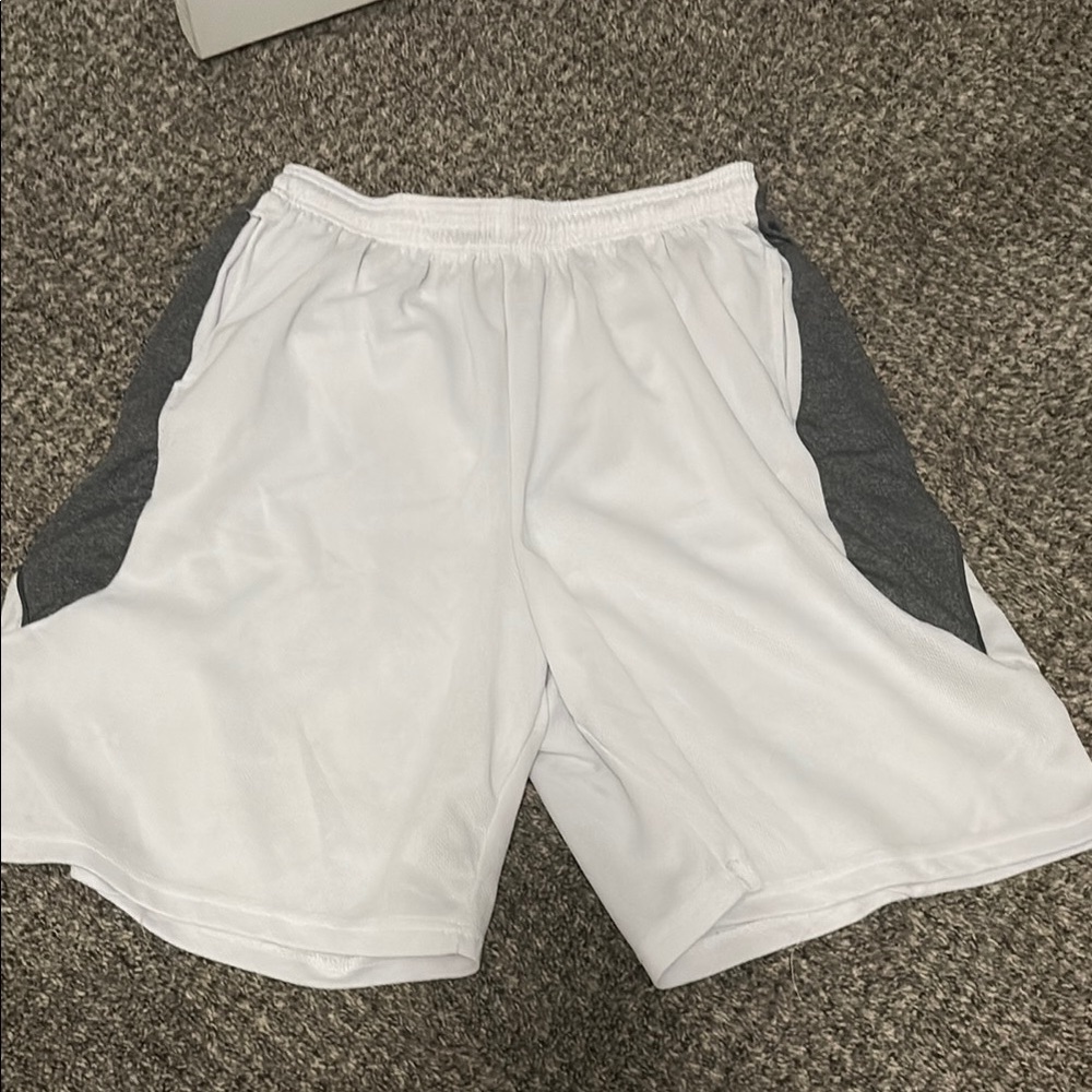 Zone Pro men’s white basketball shorts size: XL